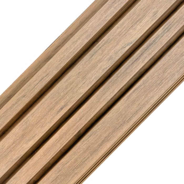 Premium Asymmetrisch WPC Fassadenlamellen Winchester Eiche – 2,9 m