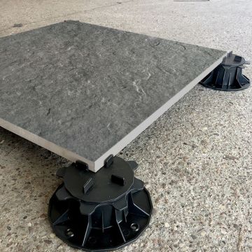 Terrassenplatte aus Feinsteinzeug Sierra Antrazit 60x60x2cm