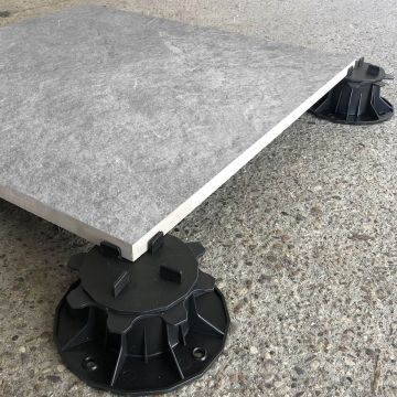 Terrassenplatte aus Feinsteinzeug Quarzo Light Gray 60x60x2 cm