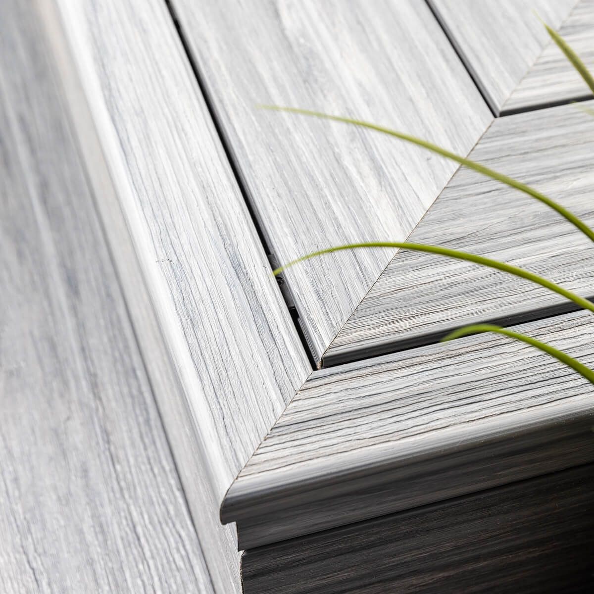 Deska kompozytowa zakończeniowa schodowa Premium Dąb Winchester – dł. 2,8 m