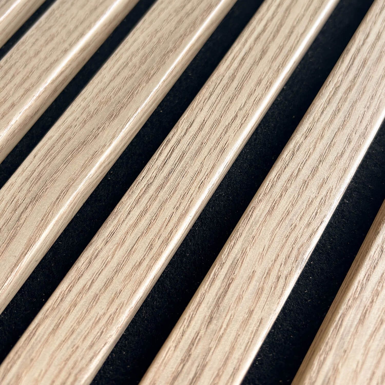 Lamele ścienne akustyczne na filcu Dąb Jasny 2,1 x 30,5 cm – dł. 2,7 m
