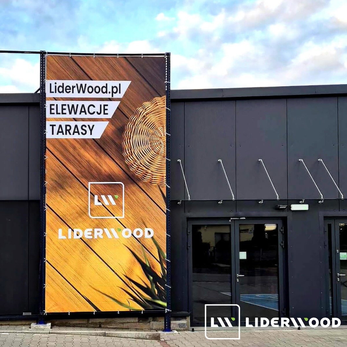 Liderwood Terrassendielen und Lamellen in Piekary Śląskie – Eröffnung eines neuen Showrooms!