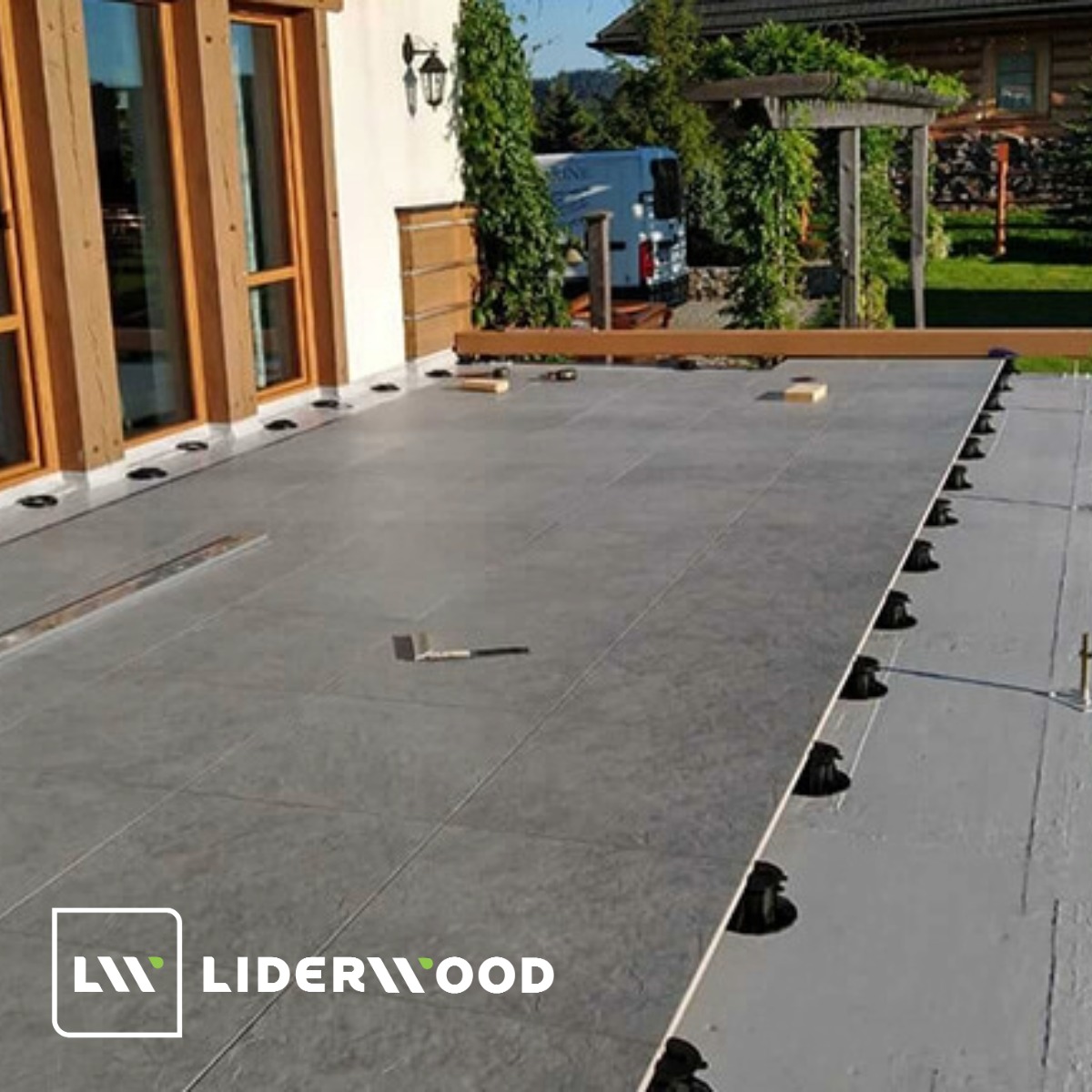 Wie berechne ich, wie viele Stelzlagern ich für eine Terrasse benötige? Welche Stelzlagern sollte ich wählen?