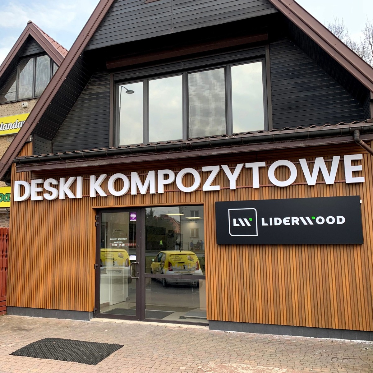 Liderwood Dielen und 4-fach Rhombusprofil in Warschau - Eröffnung eines neuen Showrooms angekündigt