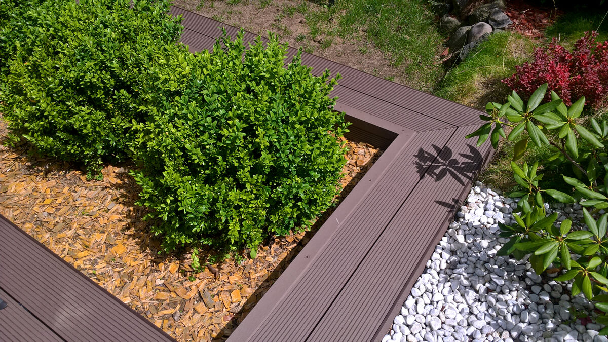 Garten Arrangement - WPC Terrassendielen Standard Braun