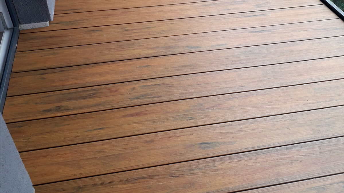 Balkon aus WPC Terrassendielen Premium Amber