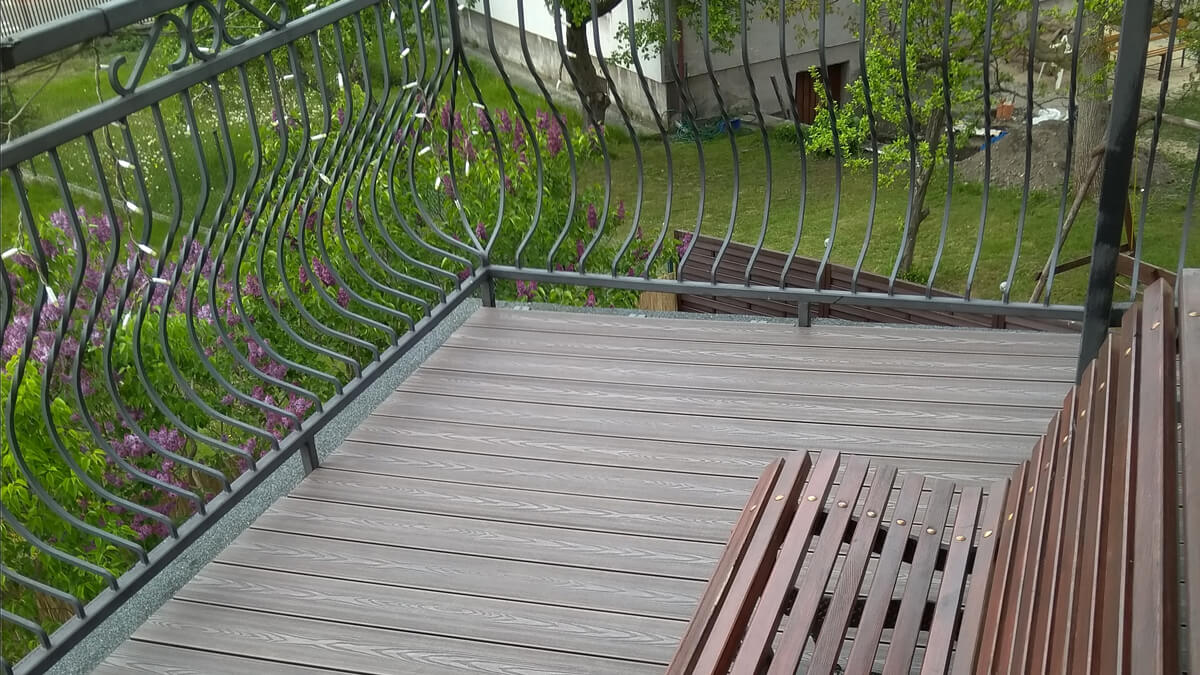 Balkon aus WPC Terrassendielen 3D Braun