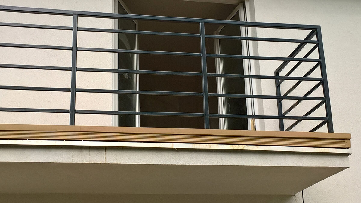 Eckbalkon - WPC Terrassendielen Standard Honig Teak