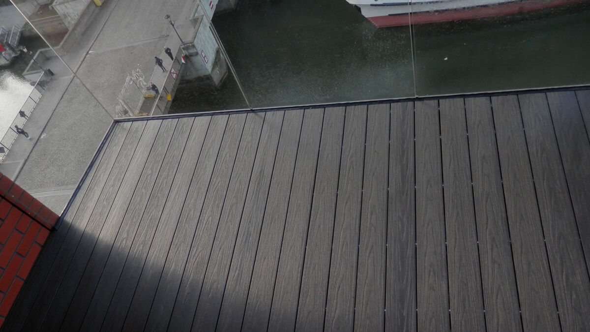 Balkon in der Wohnung - WPC Terrassendielen Premium Anthrazit