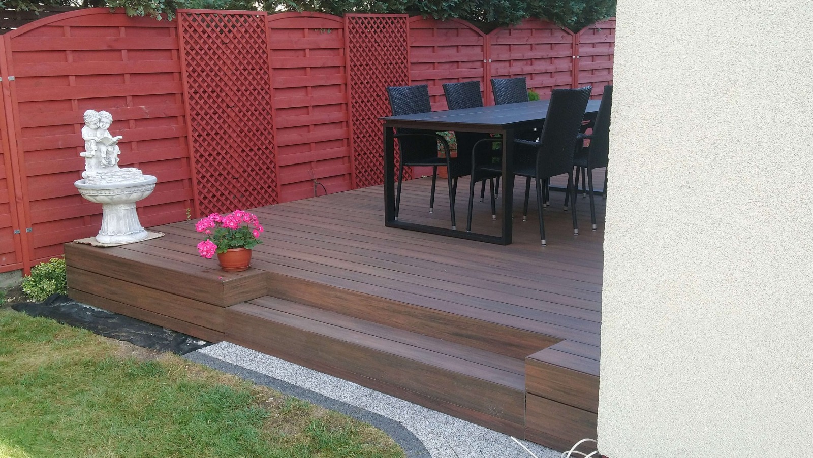 Terrasse aus WPC Terrassendielen Premium Redwood