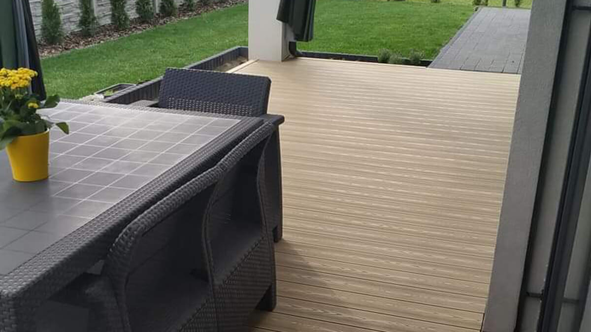 Terrasse aus WPC Terrassendielen 3D Honig Teak