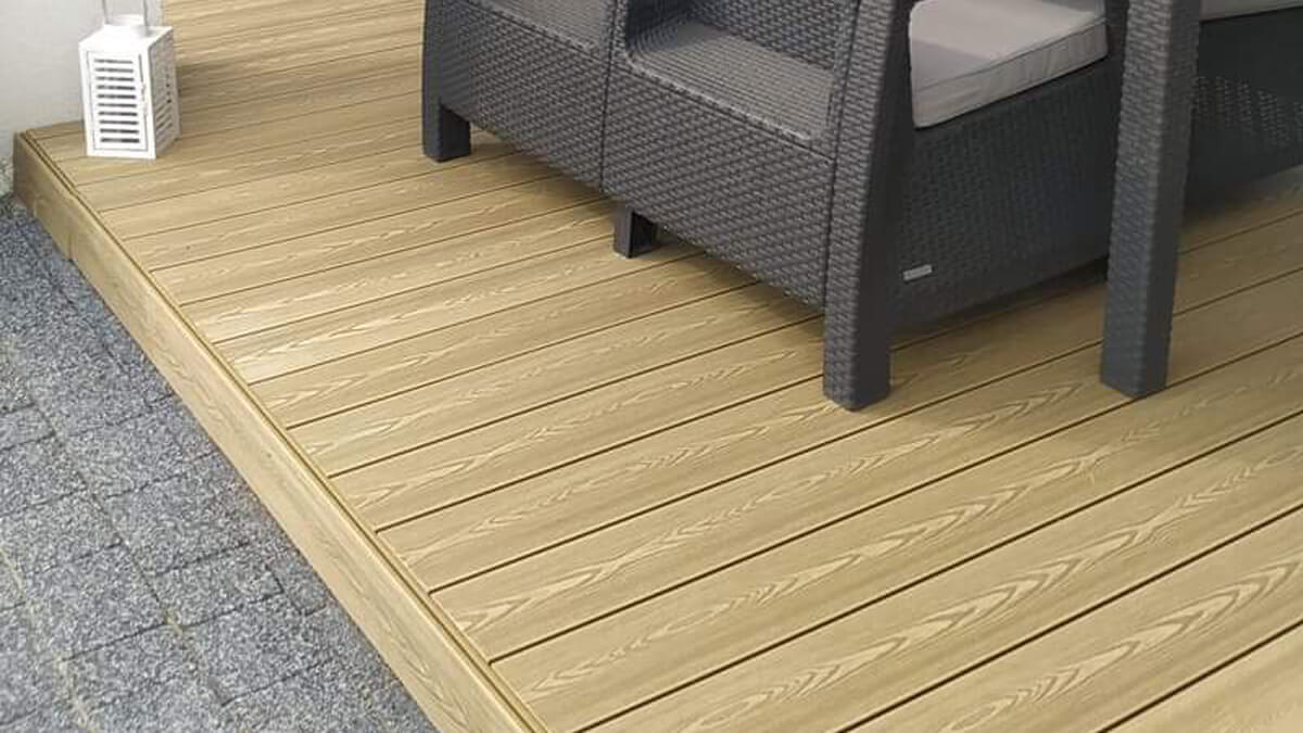 Terrasse aus WPC Terrassendielen 3D Honig Teak