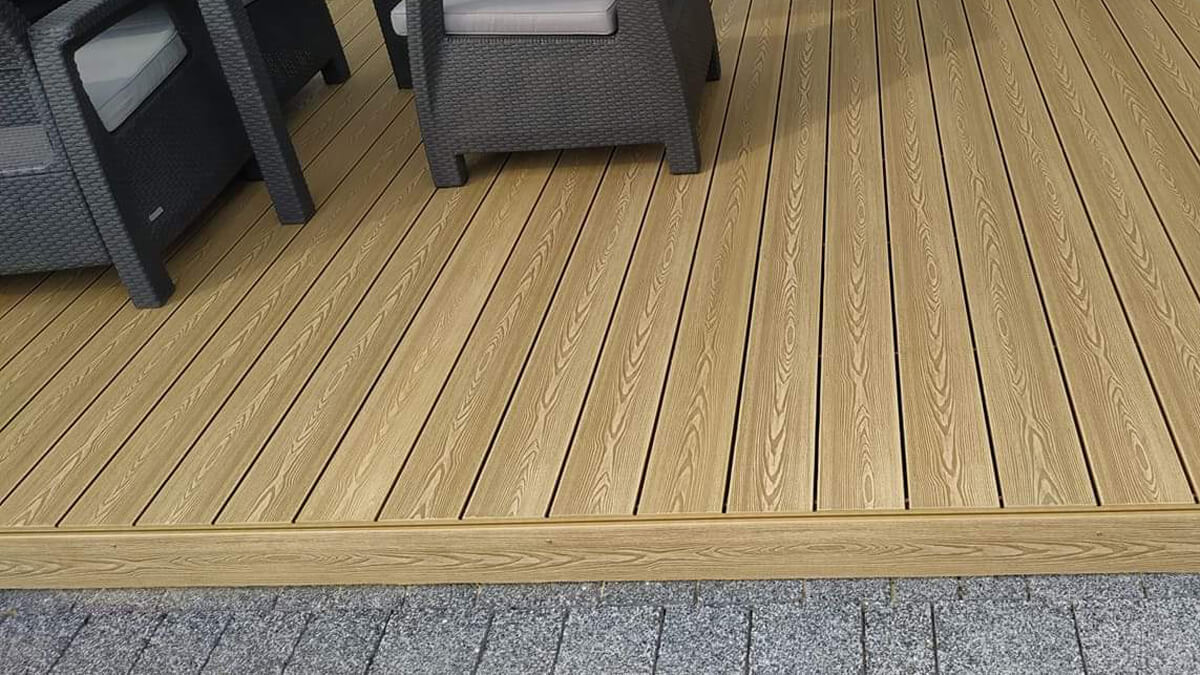 Terrasse aus WPC Terrassendielen 3D Honig Teak