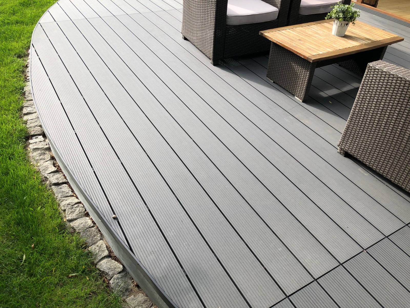 Terrasse aus WPC Terrassendielen Standard Anthrazit