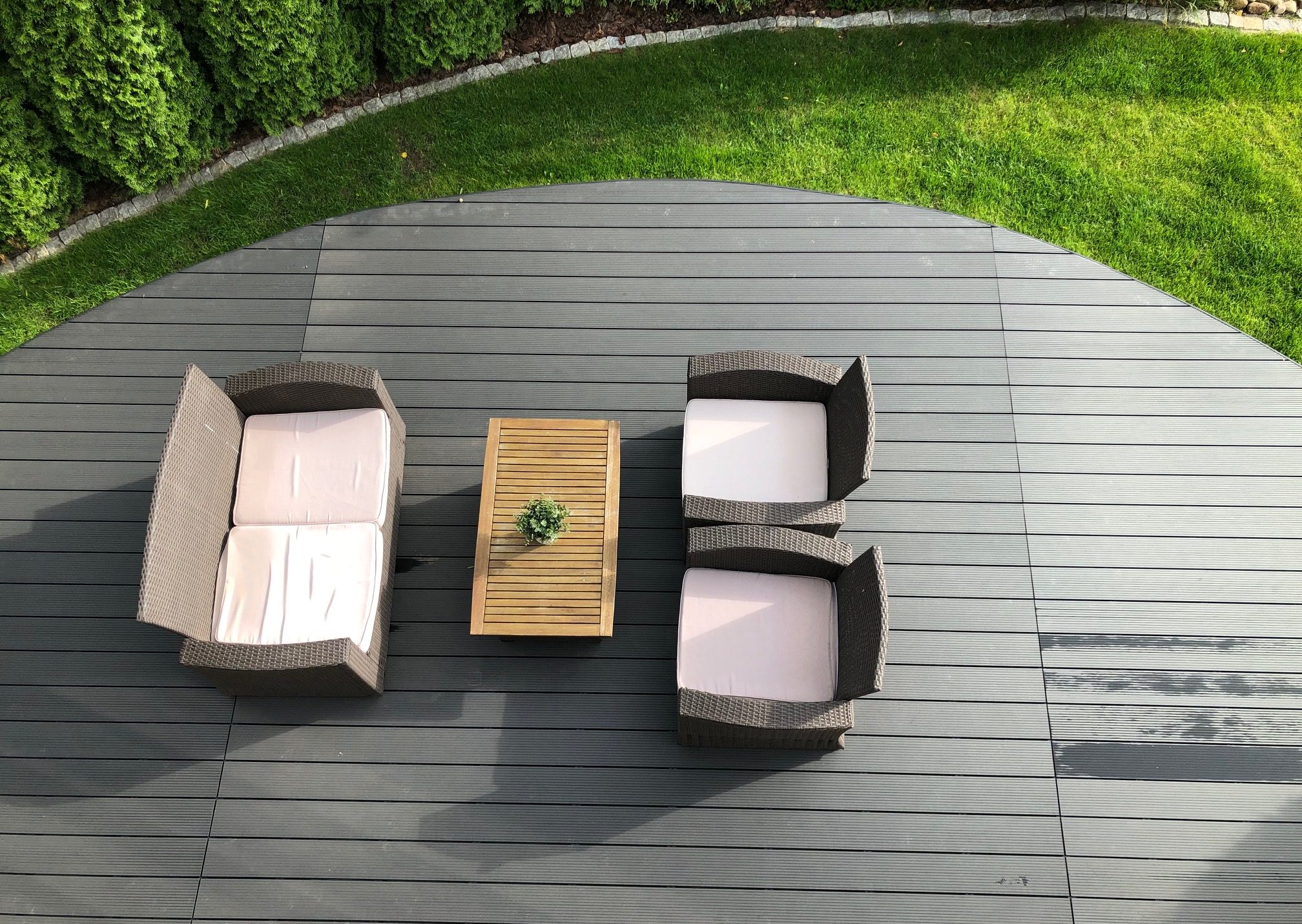 Terrasse aus WPC Terrassendielen Standard Anthrazit