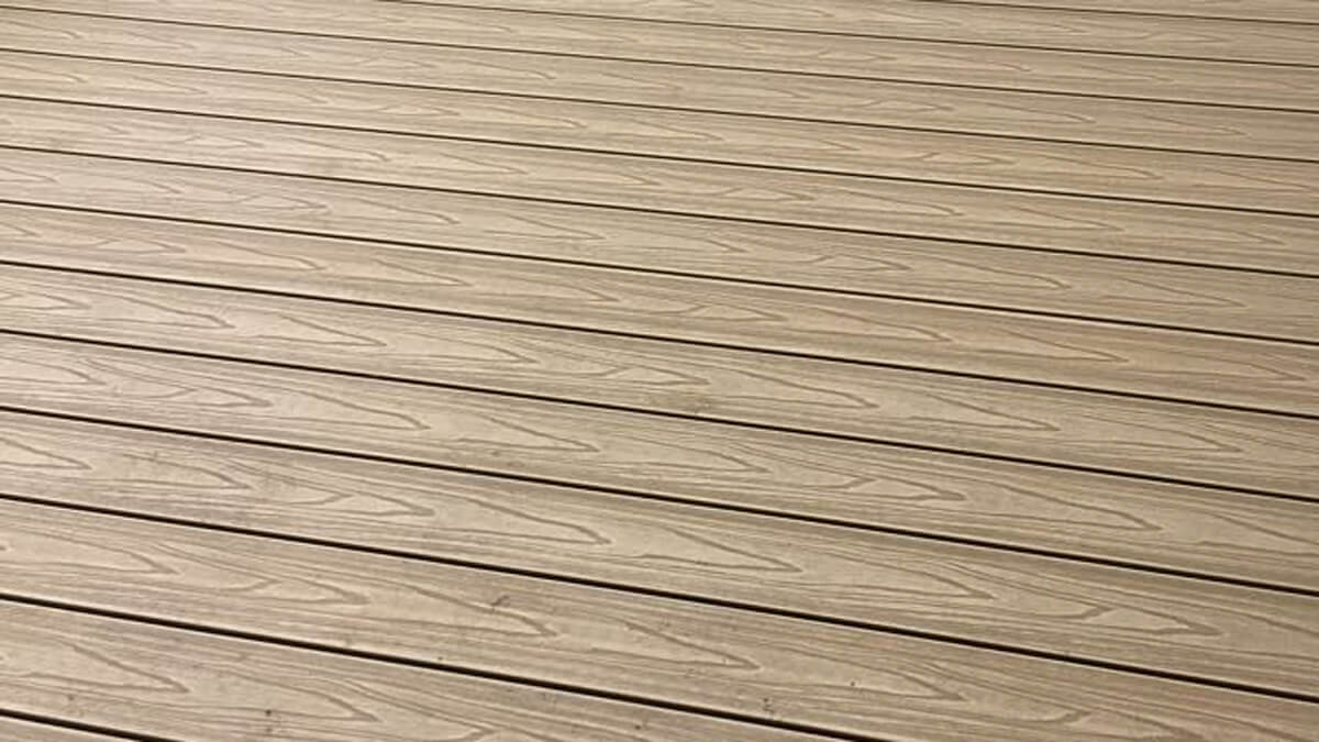 Balkon aus WPC Terrassendielen 3D Honig Teak