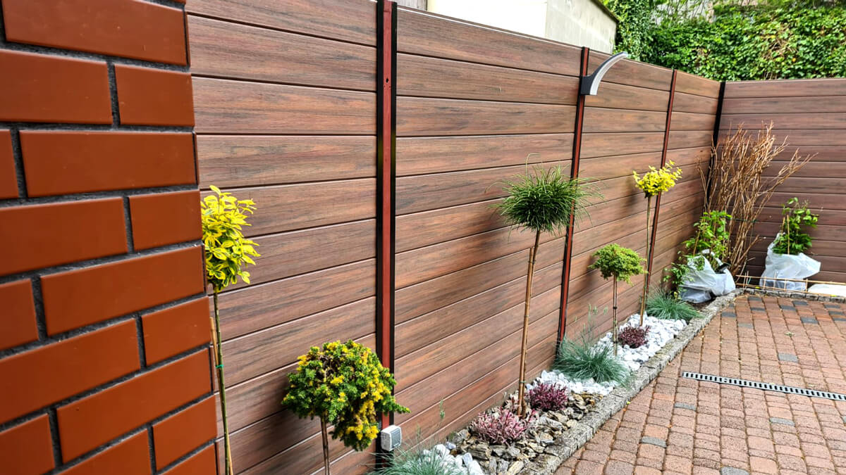 Zaun aus Gartenbrettern Redwood