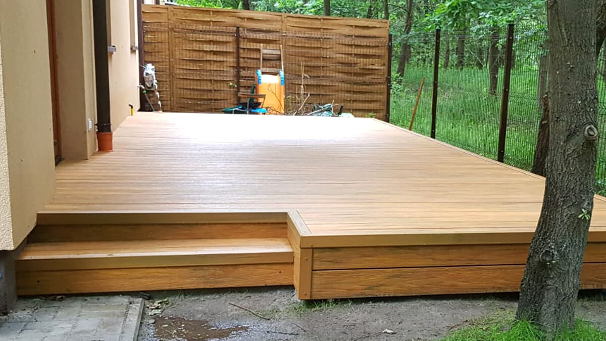 Terrasse mit Treppen - WPC Terrassendielen Premium Amber