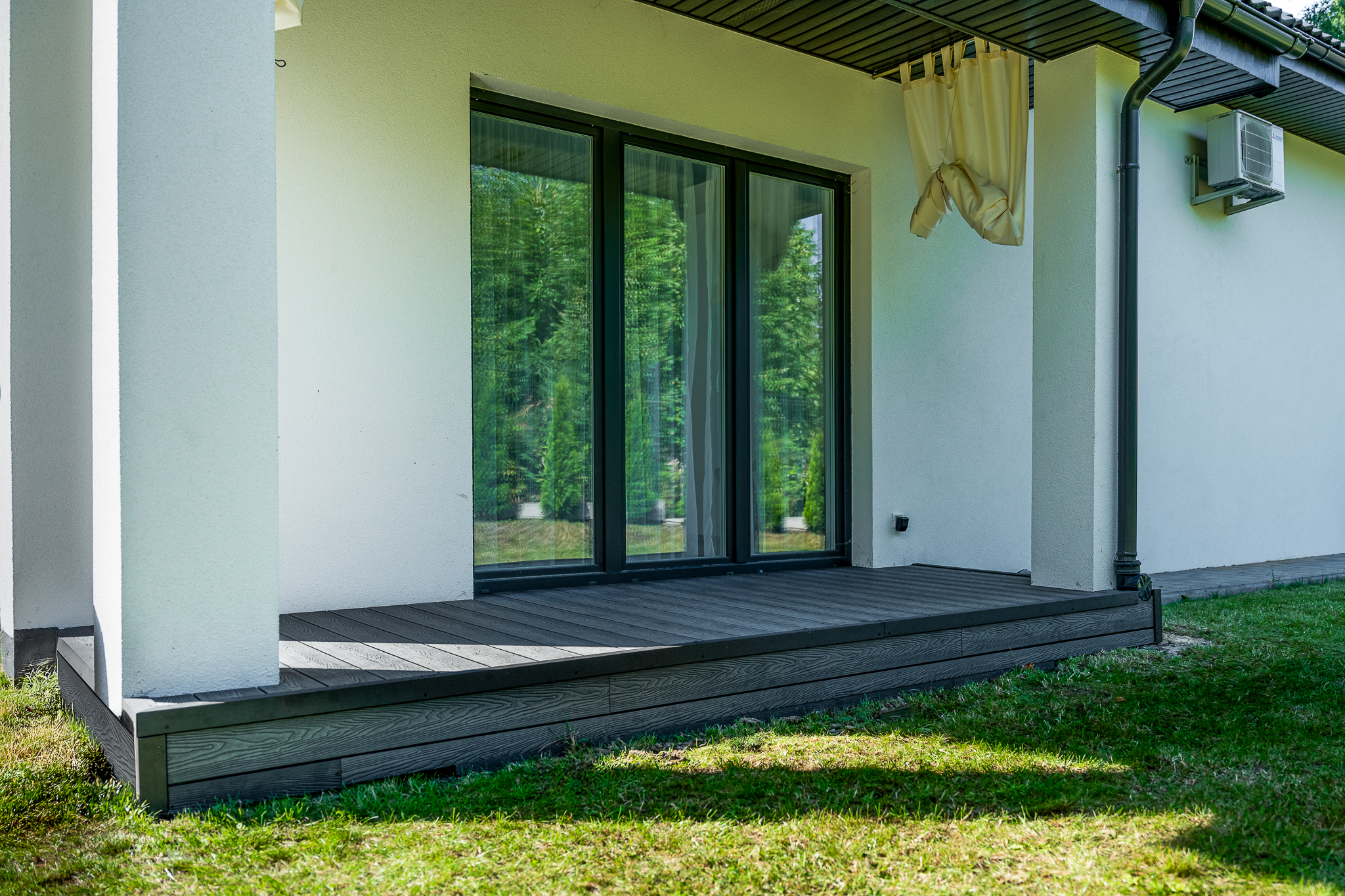 Terrasse aus Classic-Verbunddielen in Anthrazit