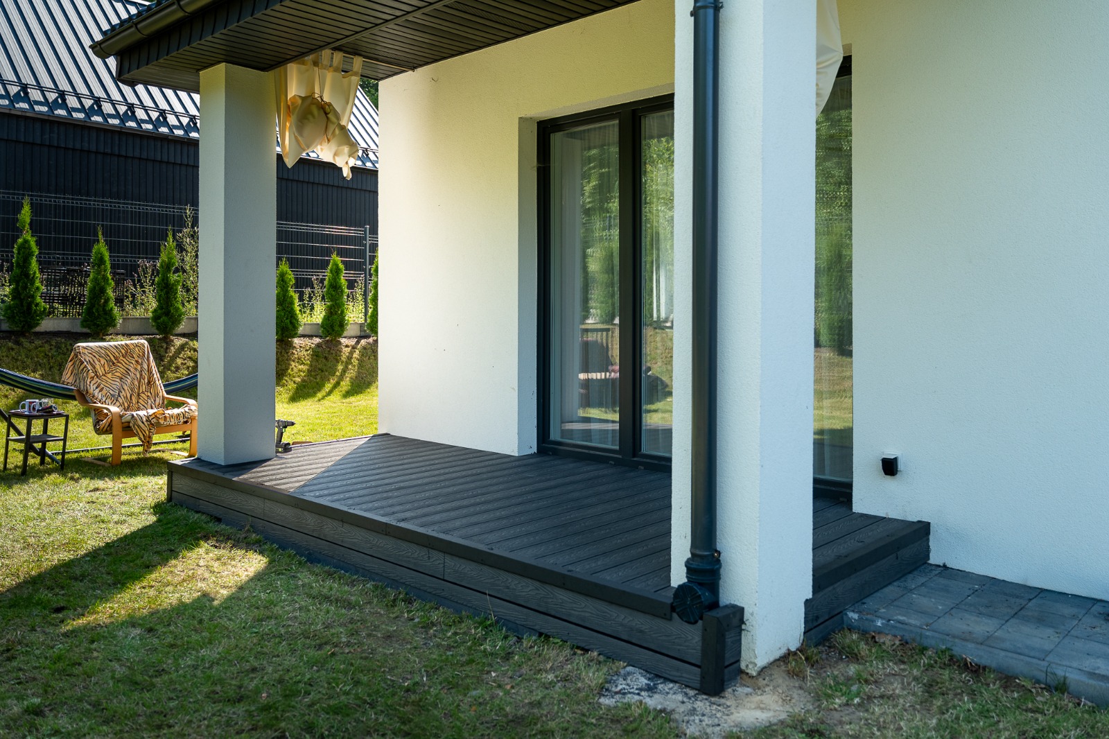 Terrasse aus Classic-Verbunddielen in Anthrazit