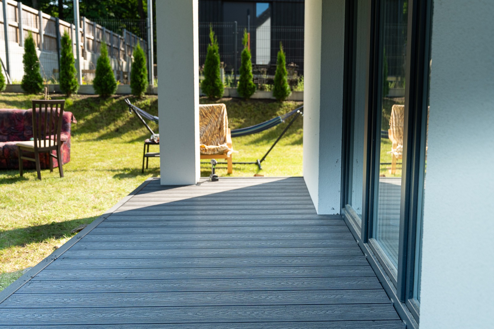 Terrasse aus Classic-Verbunddielen in Anthrazit