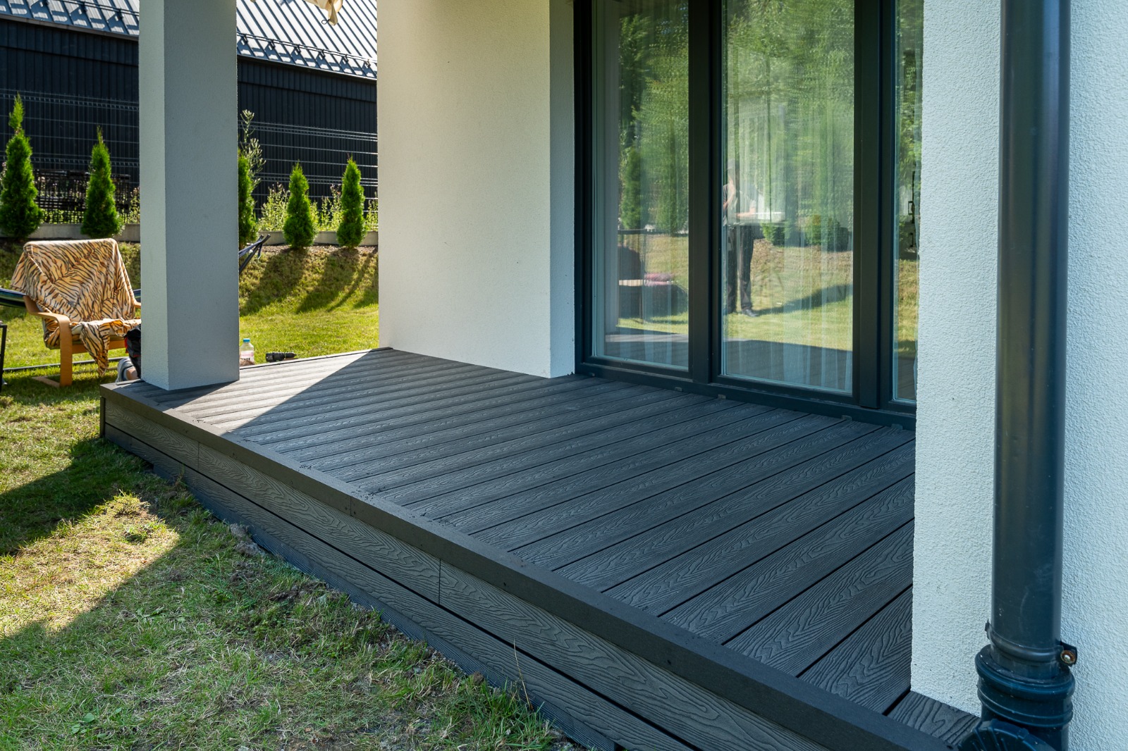 Terrasse aus Classic-Verbunddielen in Anthrazit