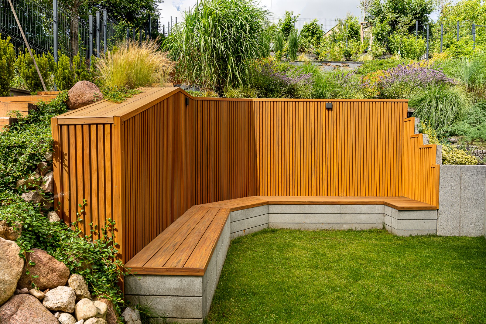 Terrasse und Gartenverkleidung im Farbton Amber
