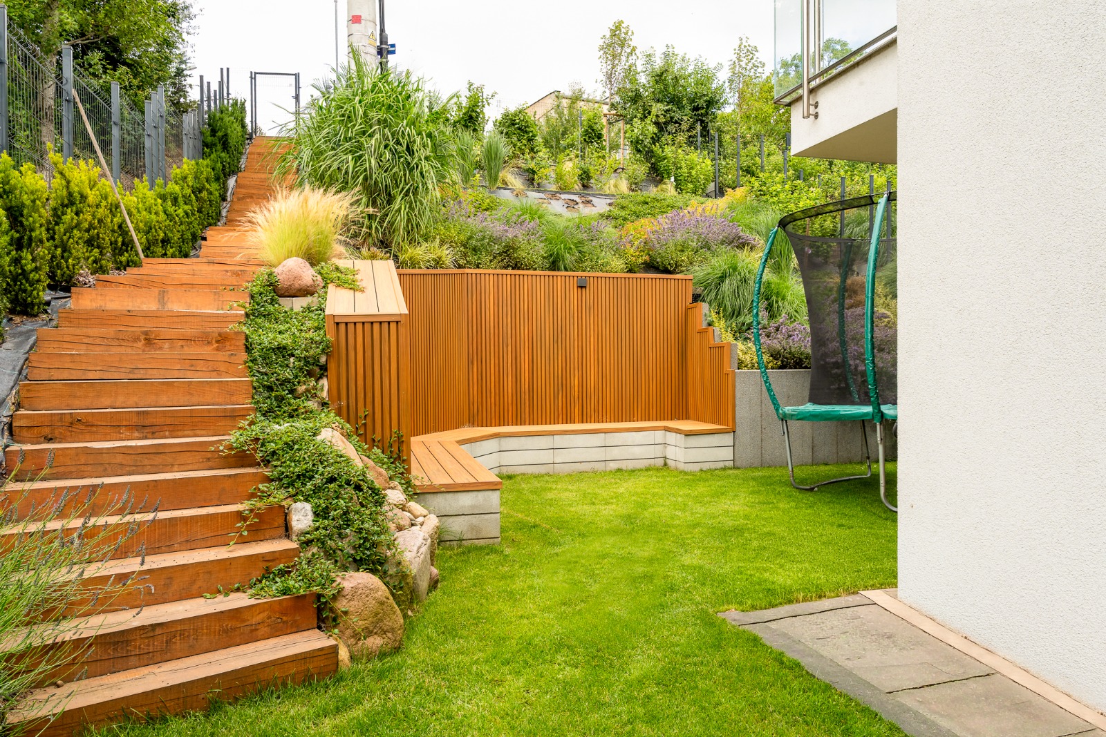 Terrasse und Gartenverkleidung im Farbton Amber