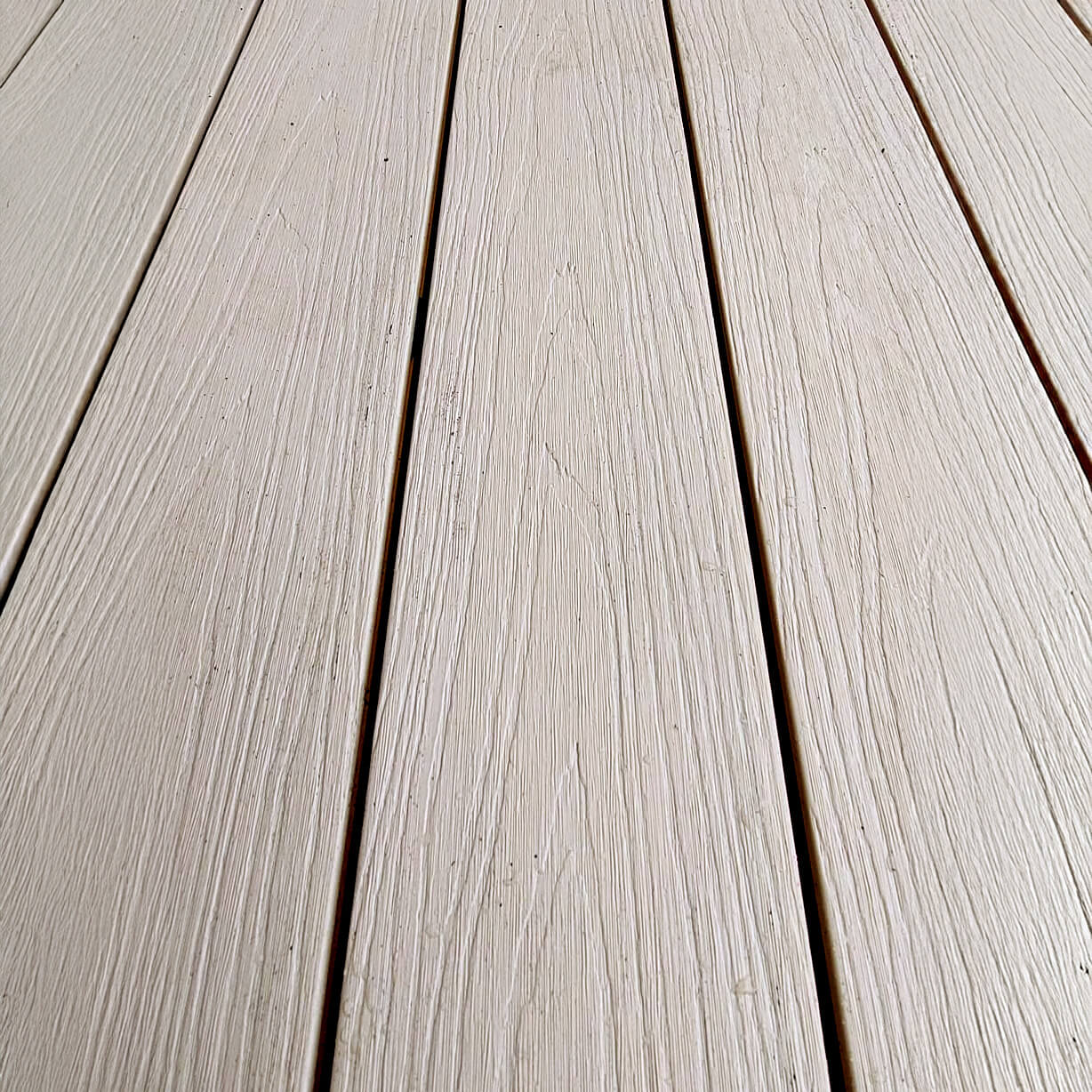 Verbunddielen auf dem Balkon – Premium Ecru