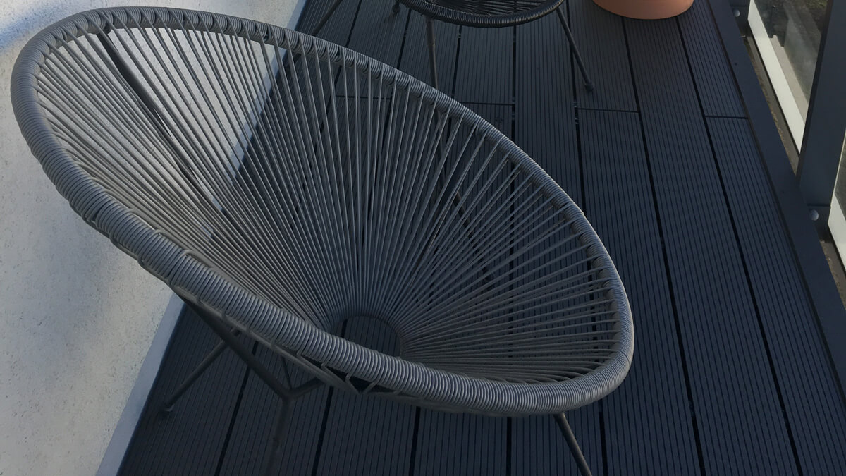 Kleiner Balkon aus WPC-Terrassendielen Standard Anthrazit