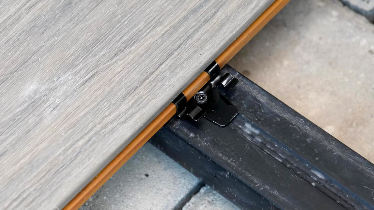 Montage von WPC Terrassendielen Antique Premium