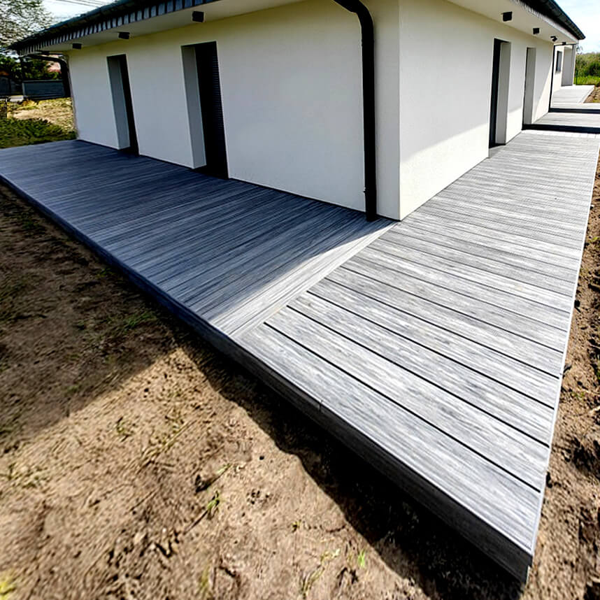 Geräumige Terrasse mit Premium Verbunddielen in Grau