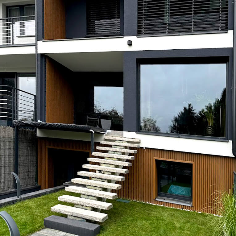 Fassade mit WPC-Lamellenverkleidung Amber 3D – Eleganz in moderner Ausführung