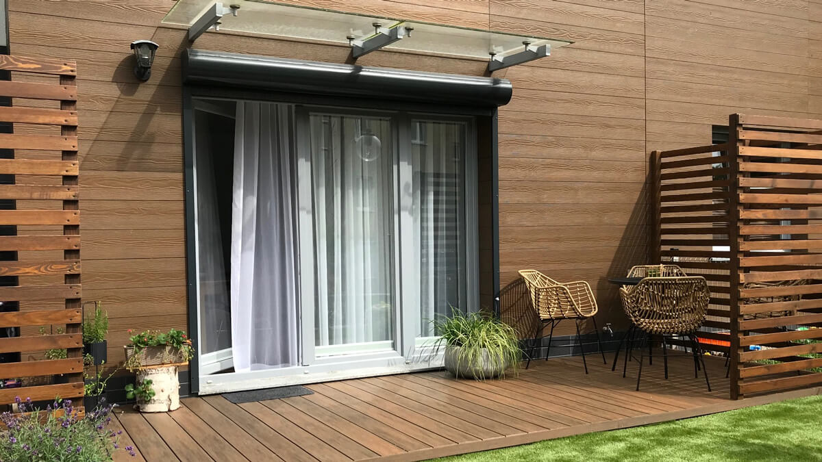 Terrasse im Reihenhaus, WPC terrassendielen Premium Teak