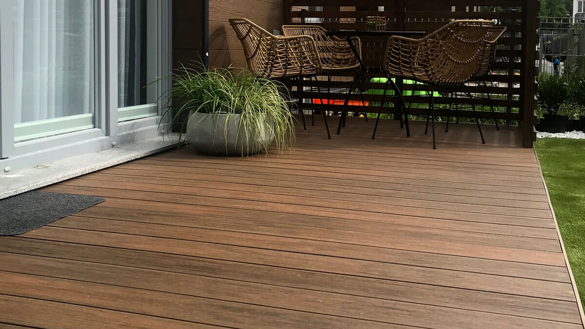 Terrasse im Reihenhaus, WPC terrassendielen Premium Teak