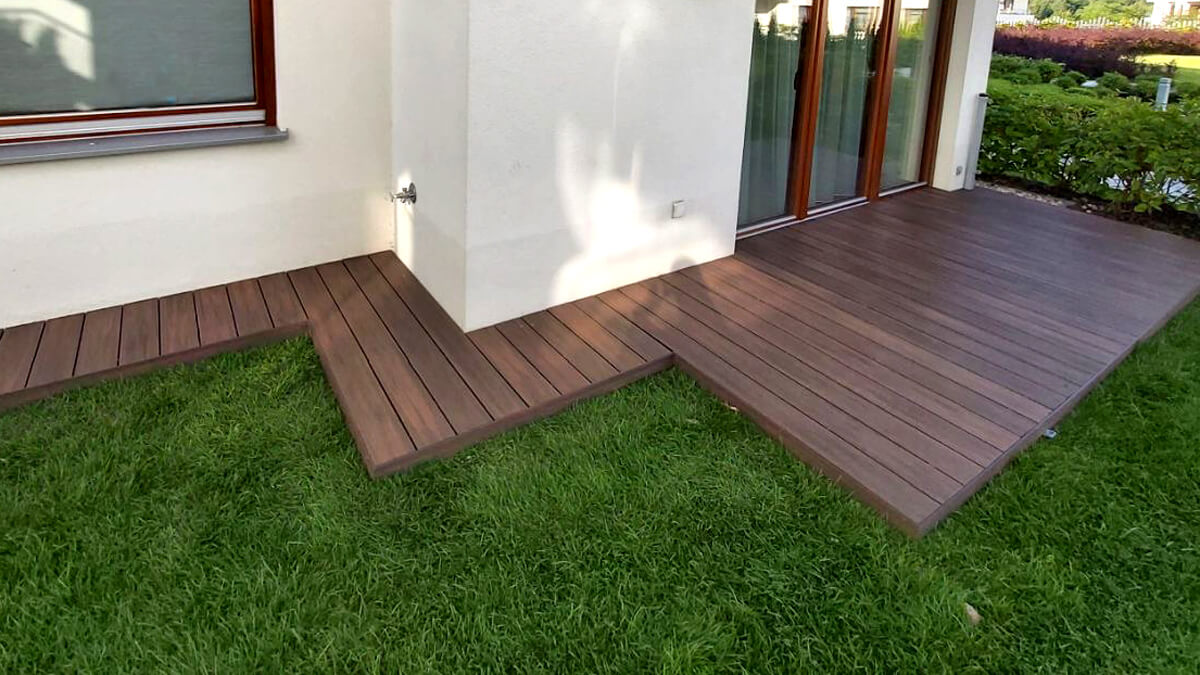Terrasse aus WPC Terrassendielen Premium Redwood