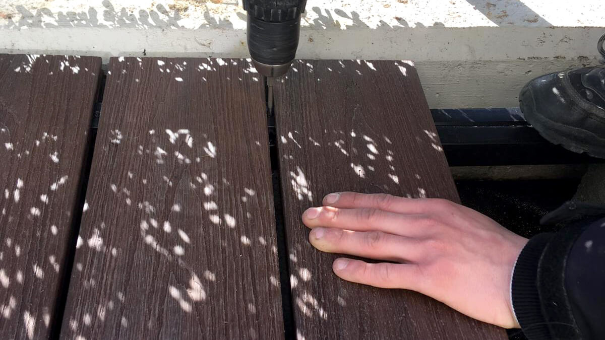 Terrasse aus WPC Terrassendielen 3D Braun