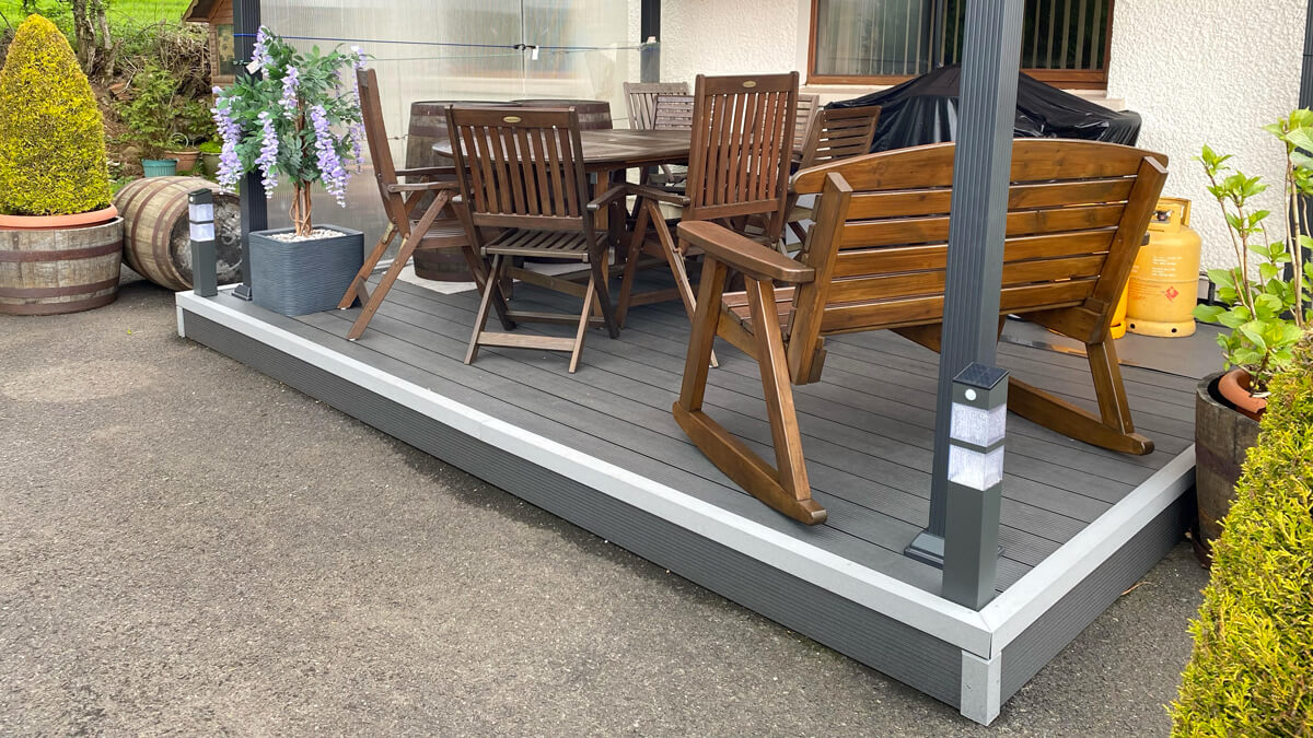 Terrasse in Warschau - WPC Terrassendielen Standard Anthrazit