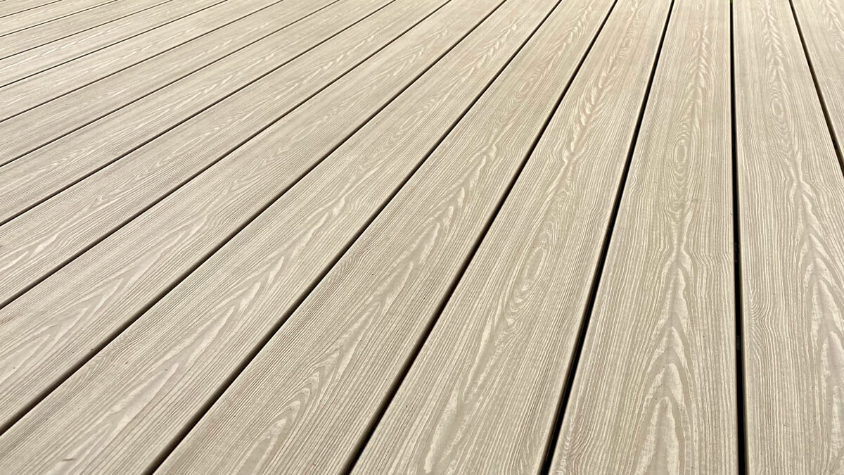 Terrasse aus WPC Terrassendielen 3D Honig Teak - Holzstruktur