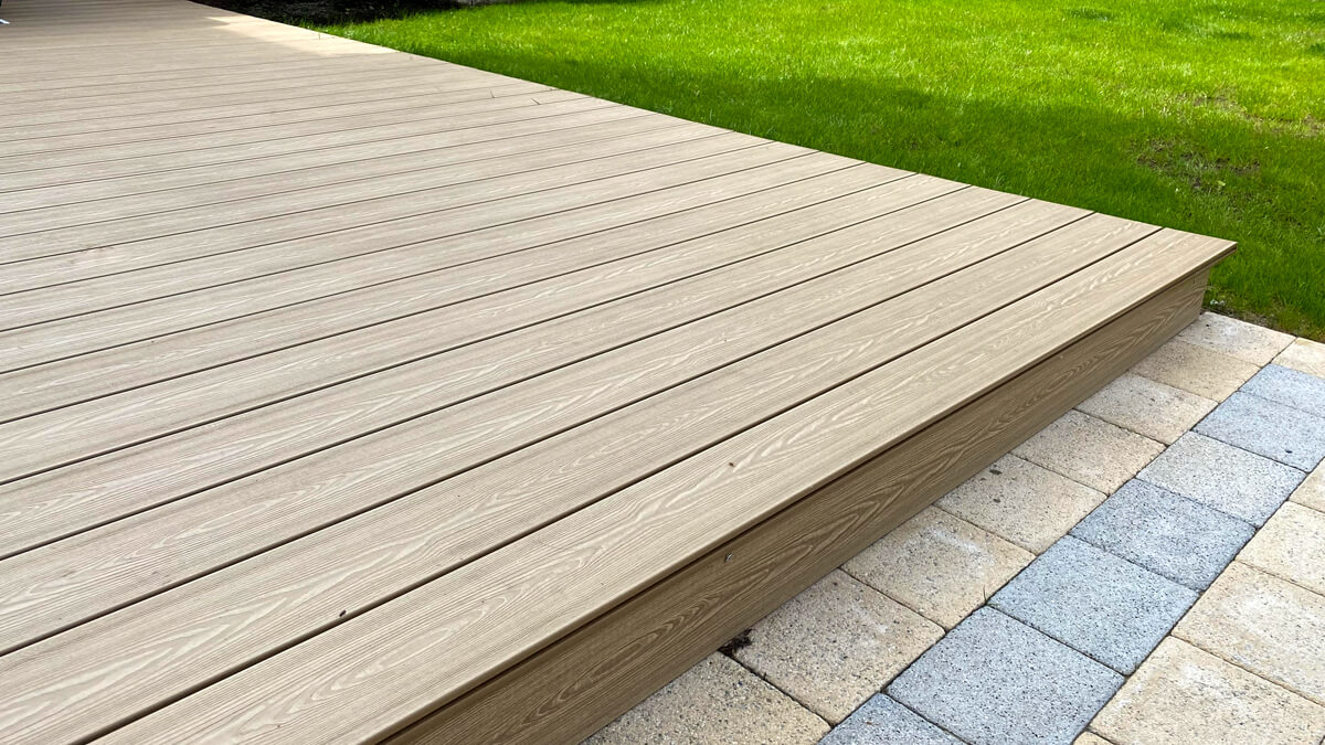 Terrasse aus WPC Terrassendielen 3D Honig Teak - Holzstruktur