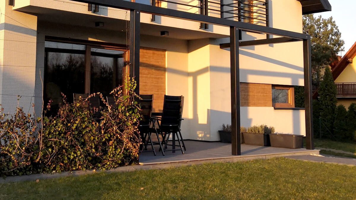 Terrasse in Danzig aus Feinsteinzeug Terrassenplatten Sierra Gray