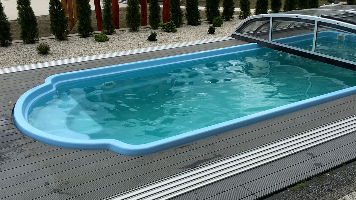 Poolverkleidung aus WPC Terrassendielen Standard Hellgrau