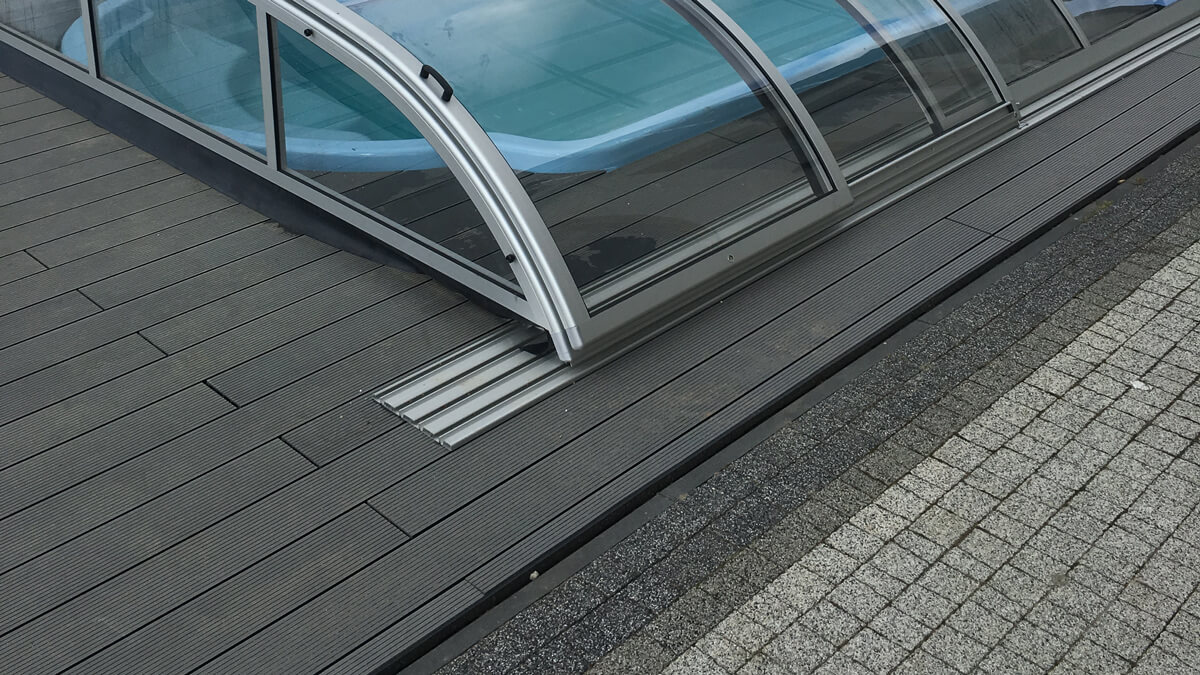 Poolverkleidung aus WPC Terrassendielen Standard Hellgrau