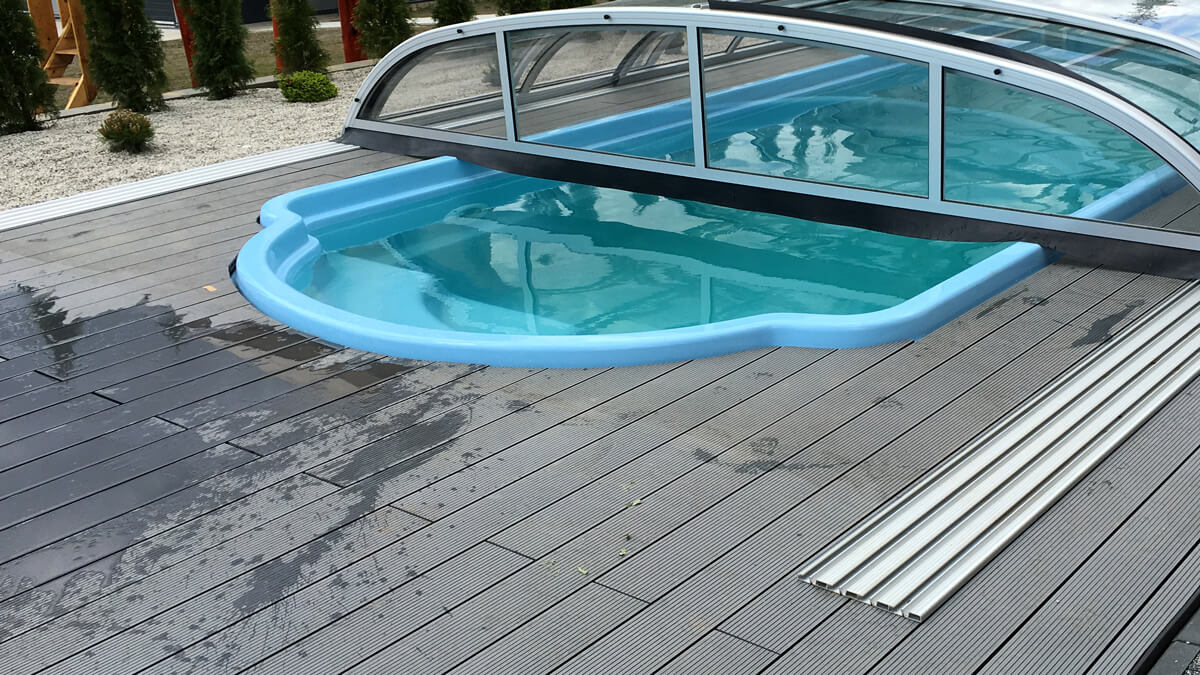 Poolverkleidung aus WPC Terrassendielen Standard Hellgrau