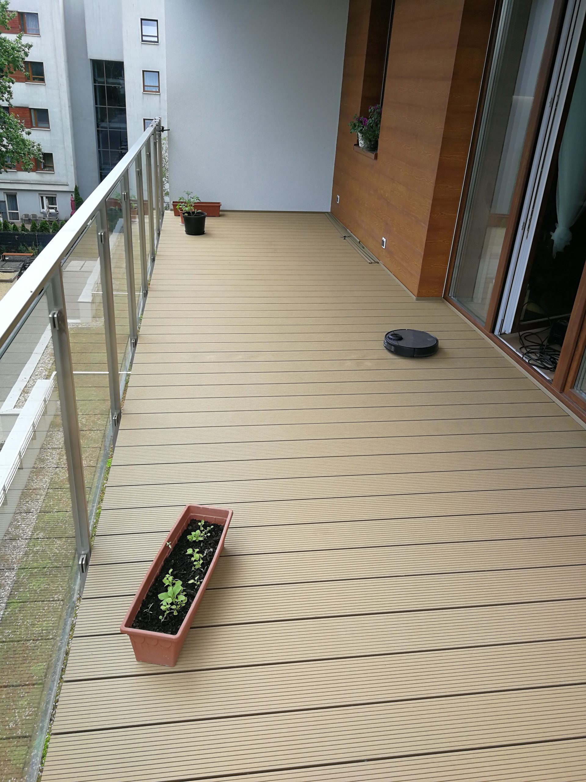 Standard-Balkon Honig Teak – Gemütlichkeit und Funktionalität für den Alltag