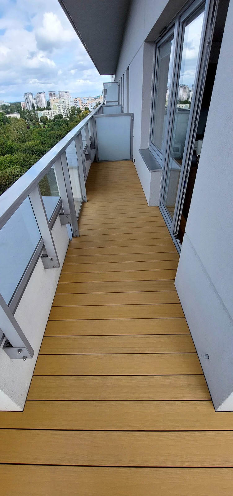 Balkon aus WPC Terrassendielen Premium Sand
