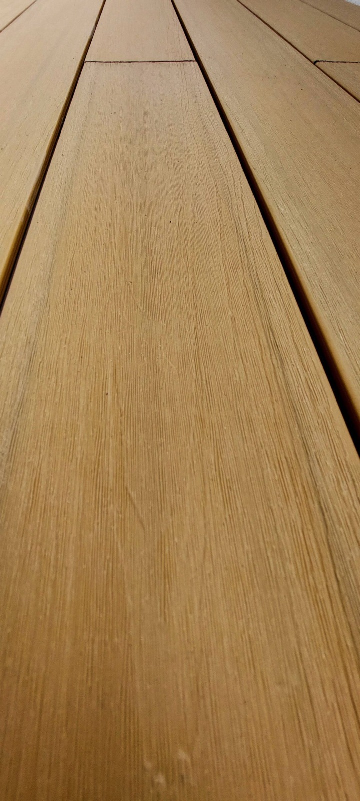Balkon aus WPC Terrassendielen Premium Sand