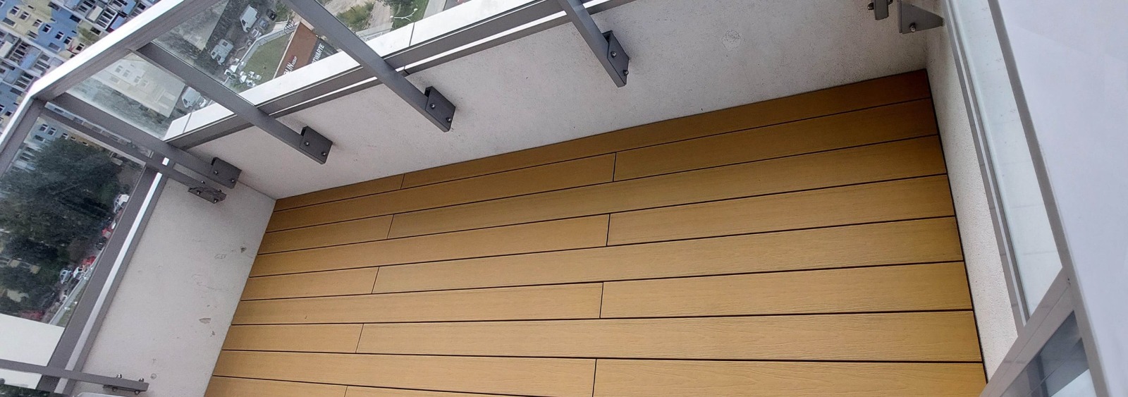 Balkon aus WPC Terrassendielen Premium Sand