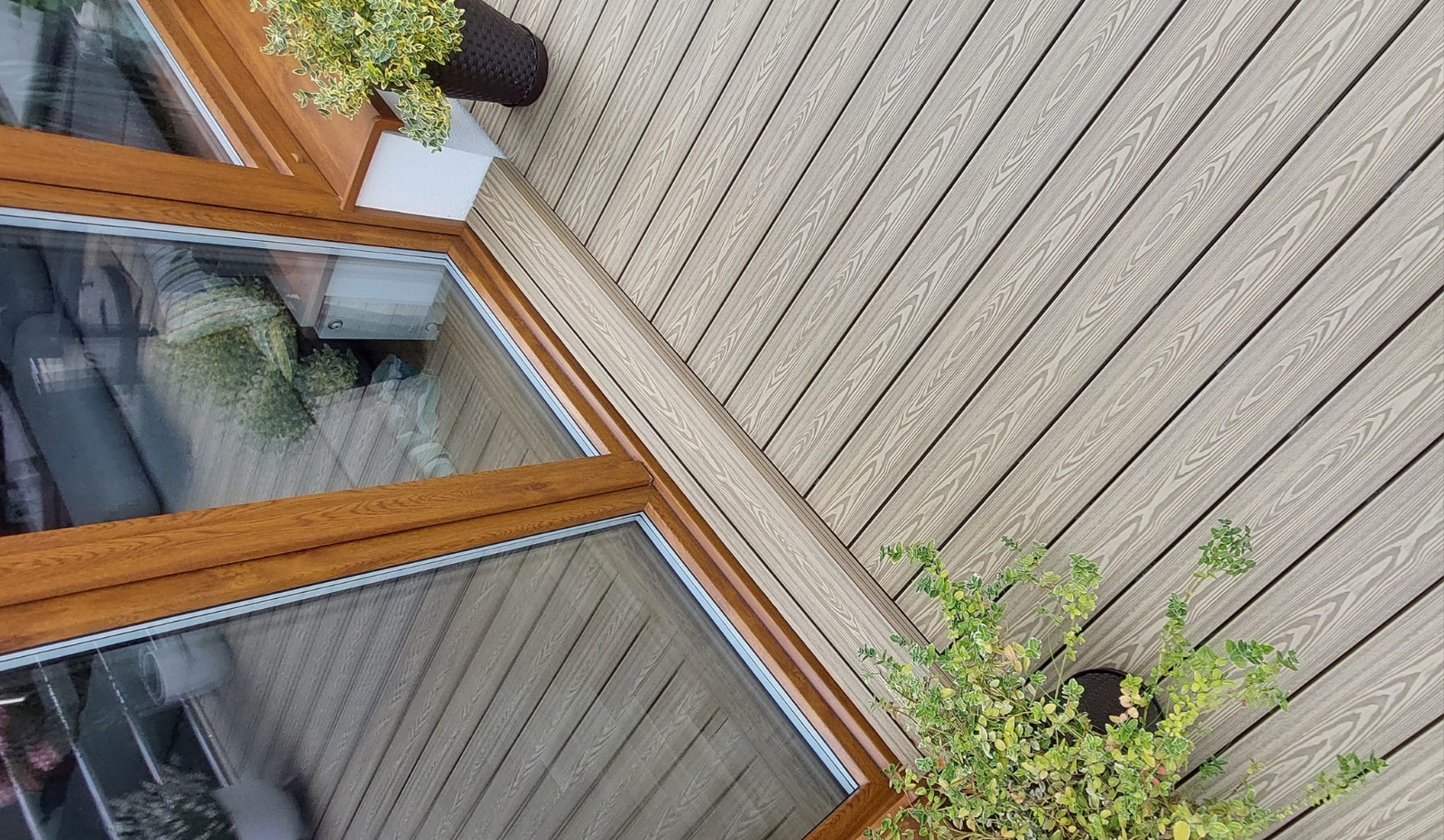 Balkon Honig Teak 3D – warmer Stil und pflegeleichter Komfort