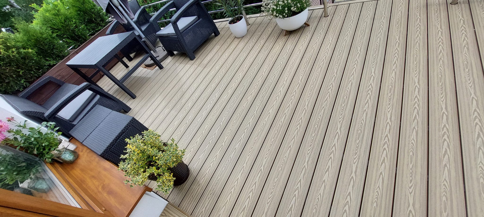 Balkon Honig Teak 3D – warmer Stil und pflegeleichter Komfort